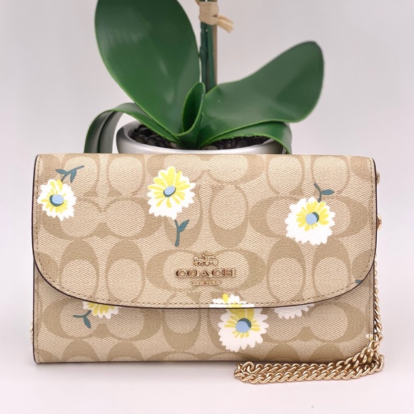 Coach Crossbody Clutch Wallet Wristlet in Daisy - Picture 4 of 16